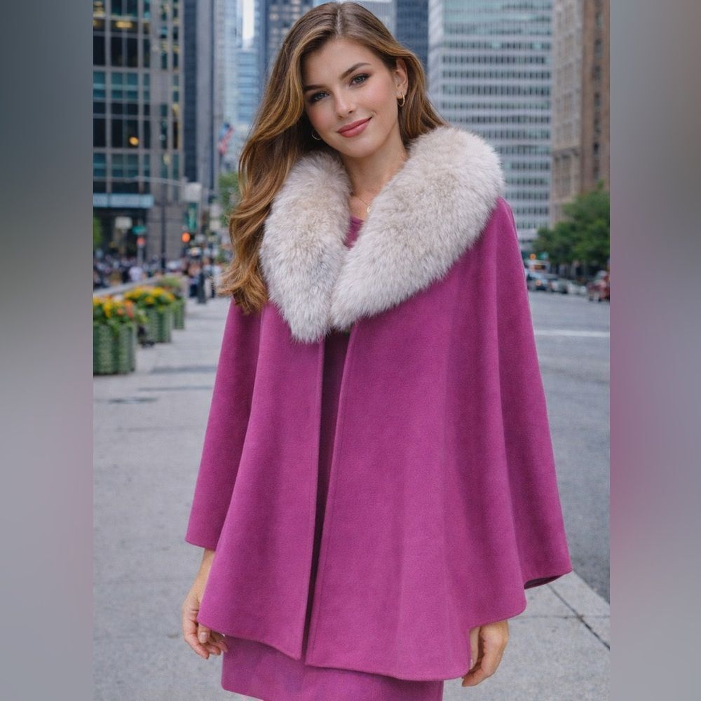 Vintage The American Way fur wool cape Vintage 60’
Mauve color genuine fur coat